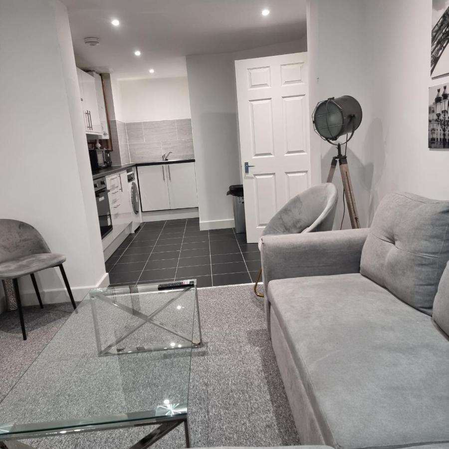 Classic 2 Bed Apartment In Oldkent Road Лондон Экстерьер фото