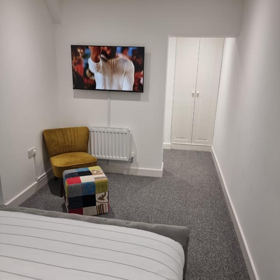 Classic 2 Bed Apartment In Oldkent Road Лондон Экстерьер фото