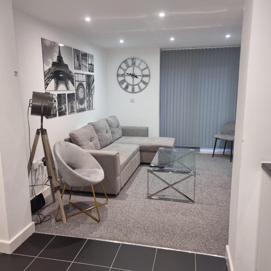 Classic 2 Bed Apartment In Oldkent Road Лондон Экстерьер фото