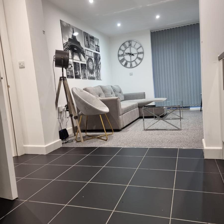 Classic 2 Bed Apartment In Oldkent Road Лондон Экстерьер фото