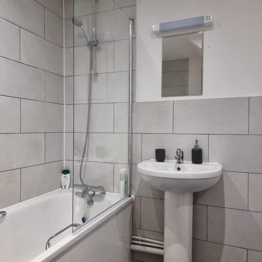 Classic 2 Bed Apartment In Oldkent Road Лондон Экстерьер фото