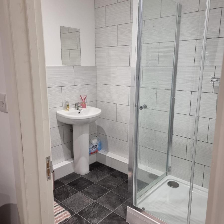 Classic 2 Bed Apartment In Oldkent Road Лондон Экстерьер фото