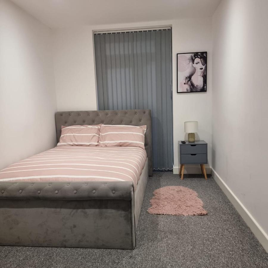 Classic 2 Bed Apartment In Oldkent Road Лондон Экстерьер фото